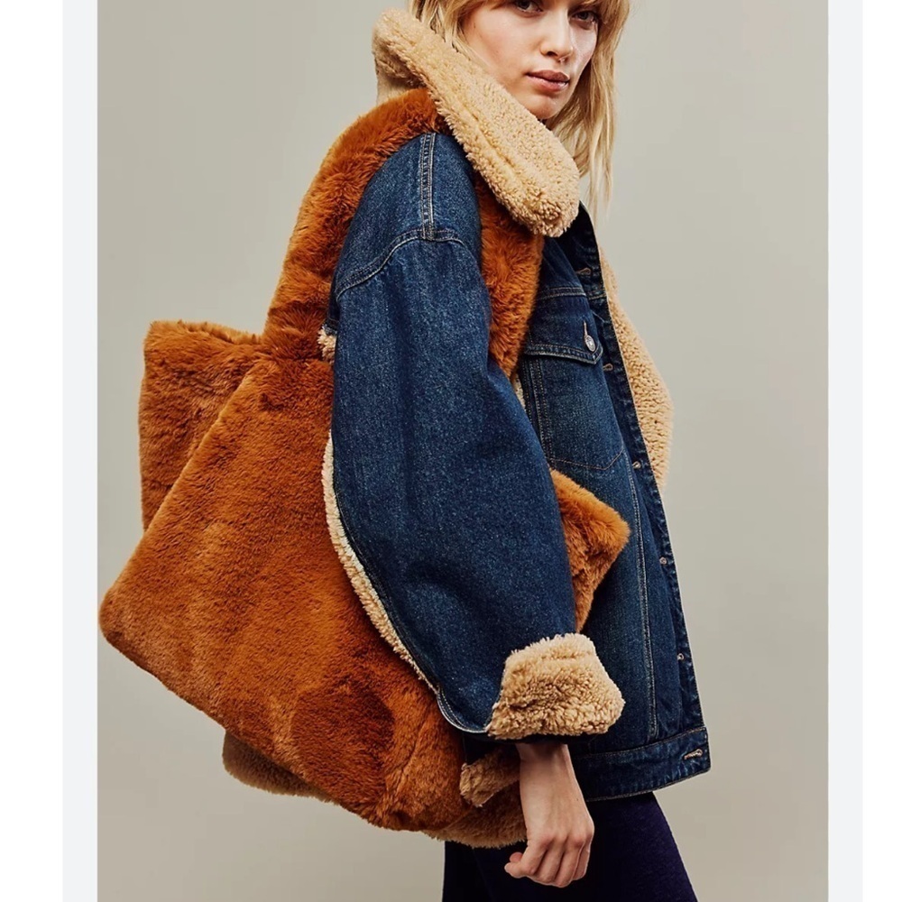 Free People Brown Tan Cozy Commuter Faux Fur Tote Bag NWT - Picture 4 of 9